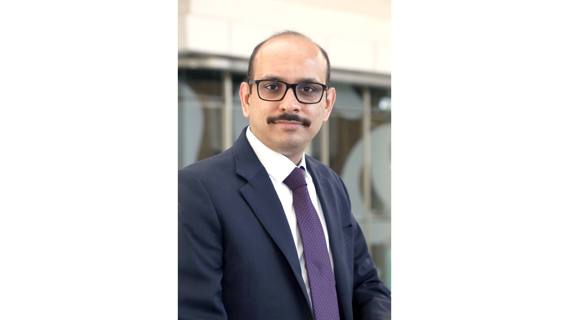 Ravi is an Electronics engineer and has an MBA from Indian Institute of Management, Lucknow.